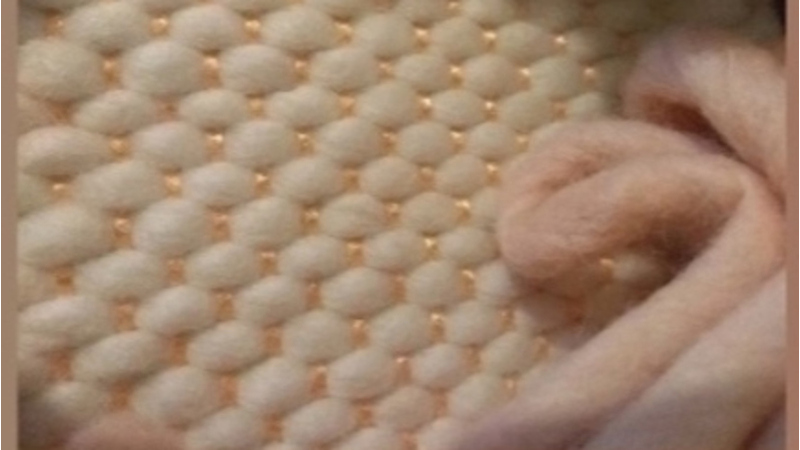 Initiation au tissage avec un métier à tisser