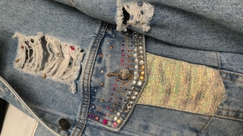 Customisation sur veste en jean 