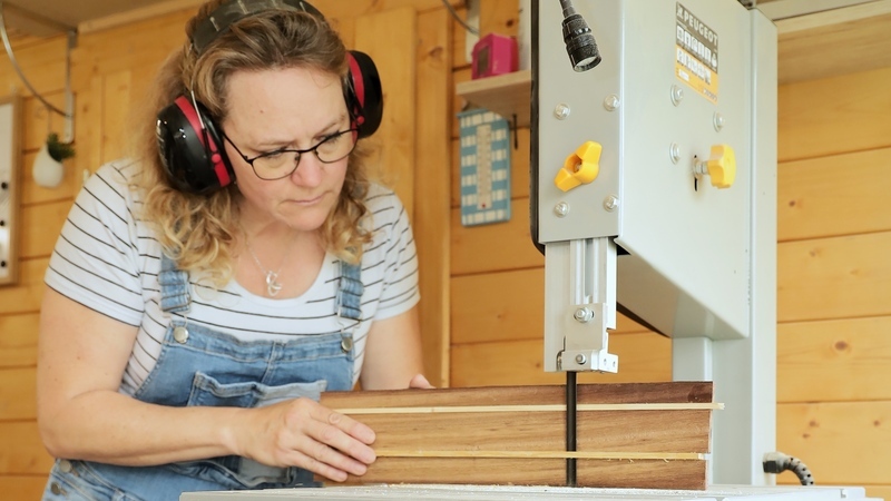 Ebéniste recycleuse passeuse d'histoire